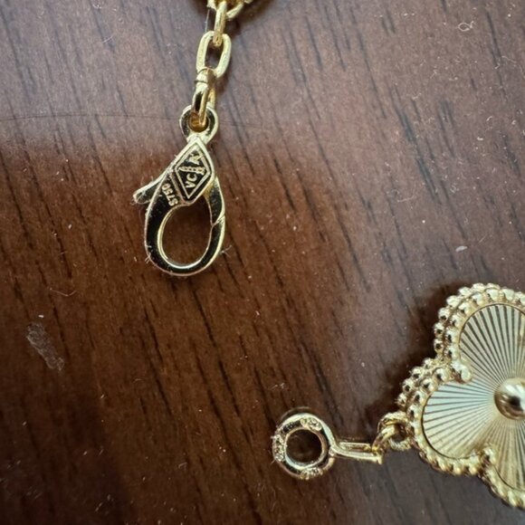 Elegant Gold Flower Bracelet - Picture 3 of 4